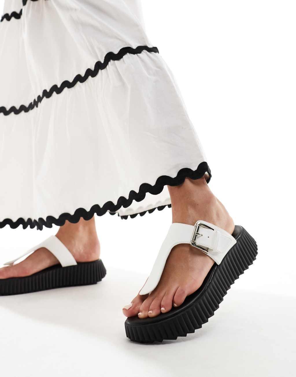 London Rebel toe post buckle sandals in cream Product Image