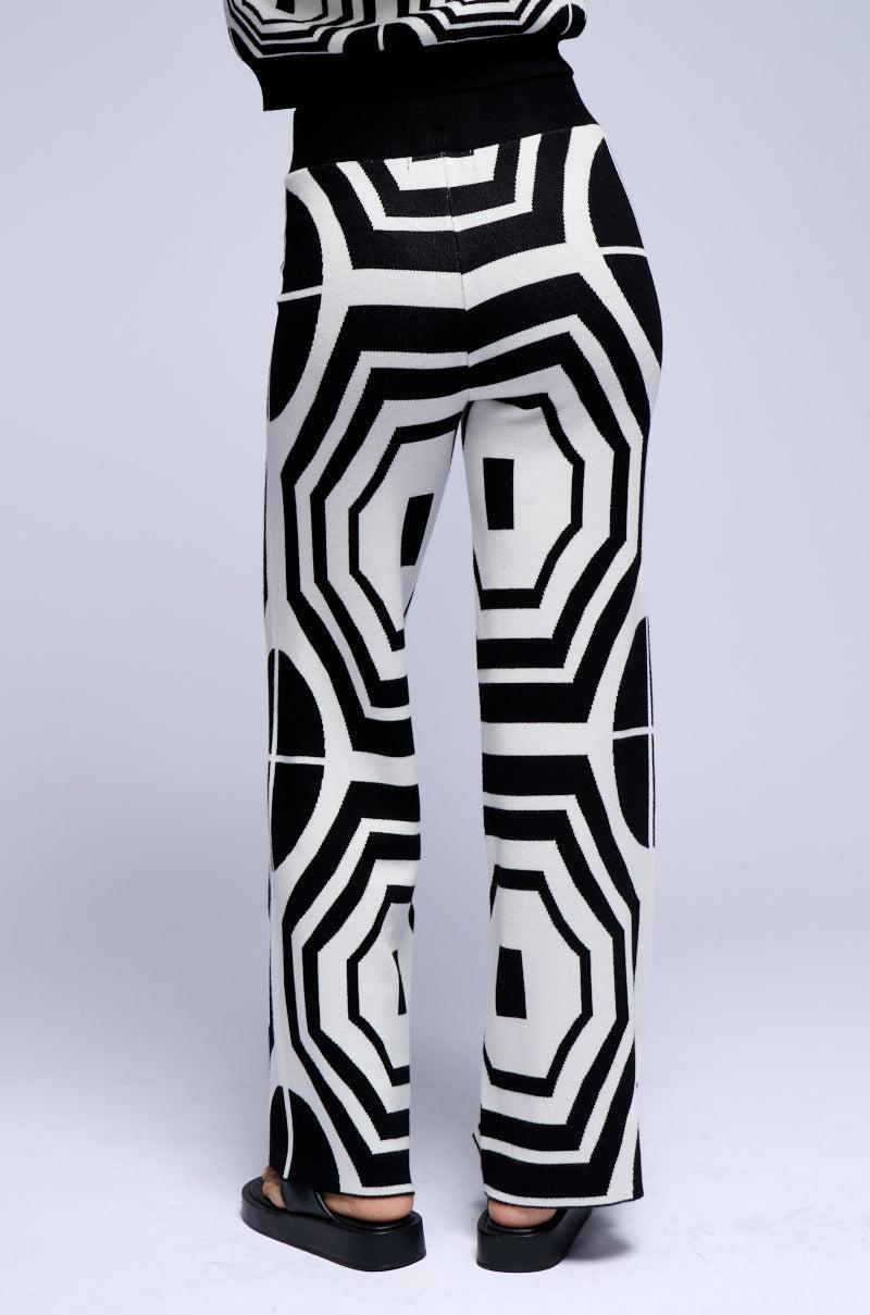 STOP AND STARE GEOMETRIC PRINT KNIT PANT Product Image