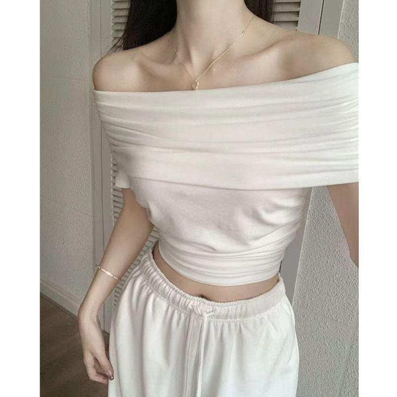 Short-Sleeve Off-Shoulder Plain Ruched Slim Fit Crop Top Product Image