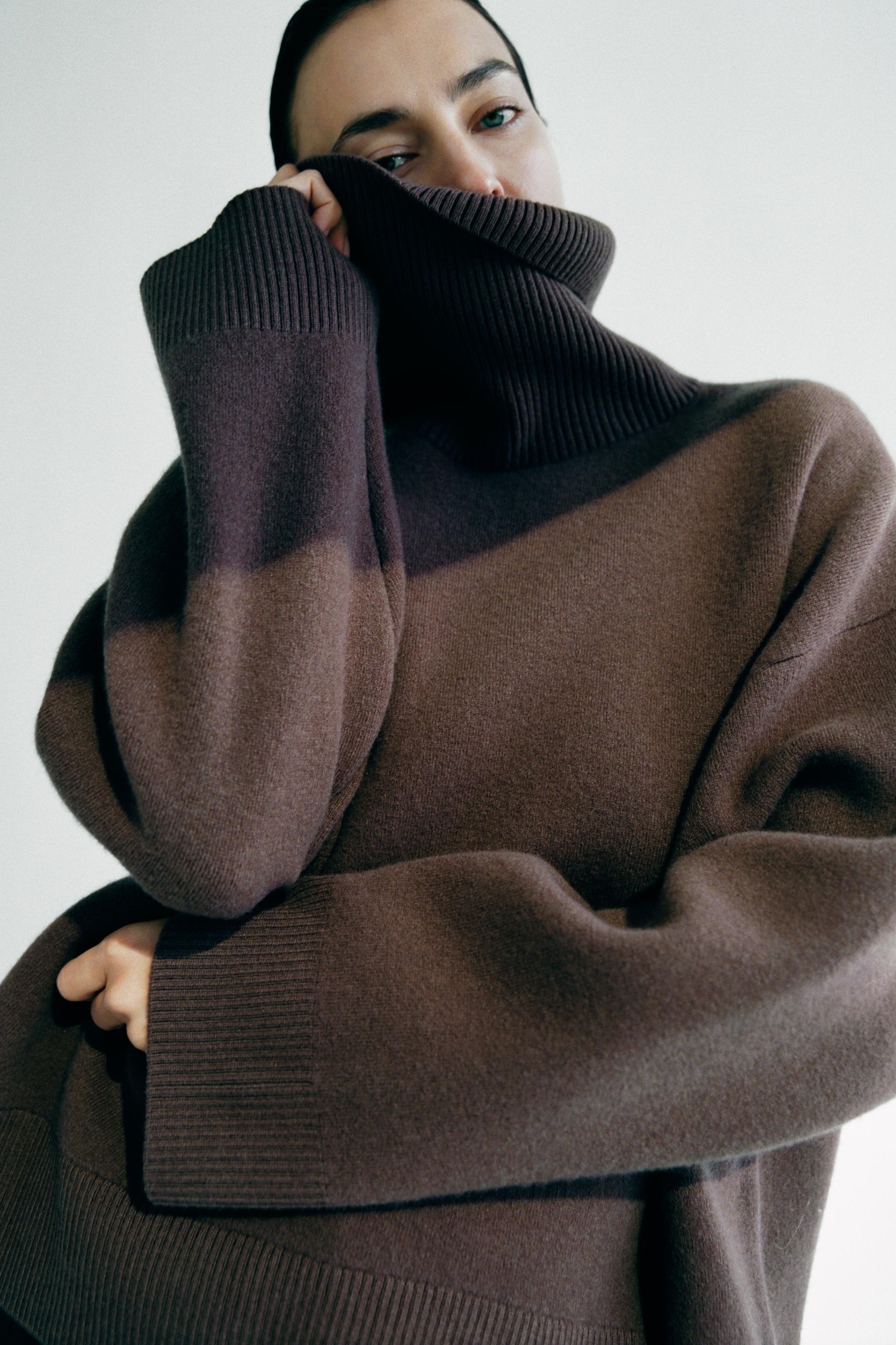 OVERSIZED WOOL SWEATER Product Image