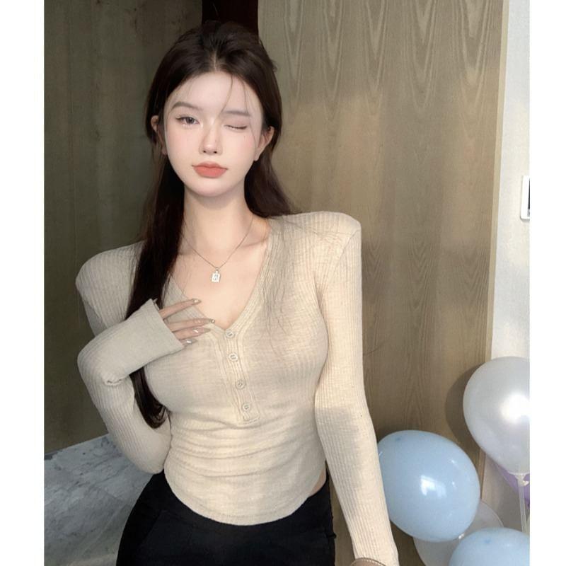 Long Sleeve V-Neck Plain Ribbed Crop Top Product Image