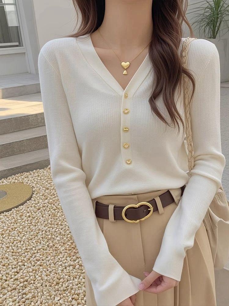 Long-Sleeve V-Neck Half Buttoned Plain Knit Top Product Image