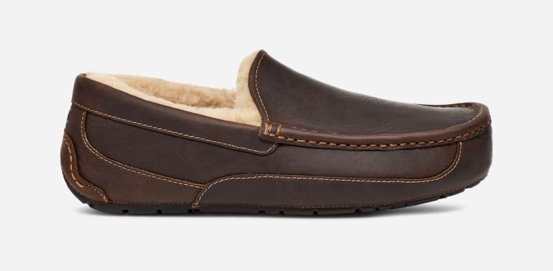 UGG(r) Ascot Leather Slipper Product Image