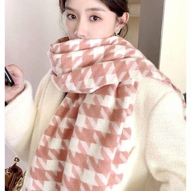 Houndstooth Shawl Product Image