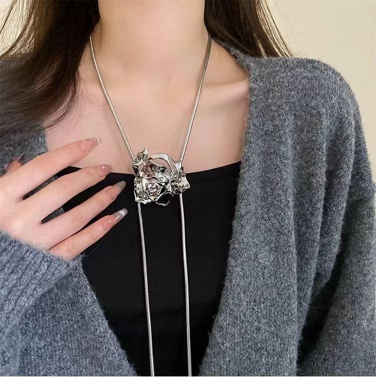 Metal Flower Choker Product Image