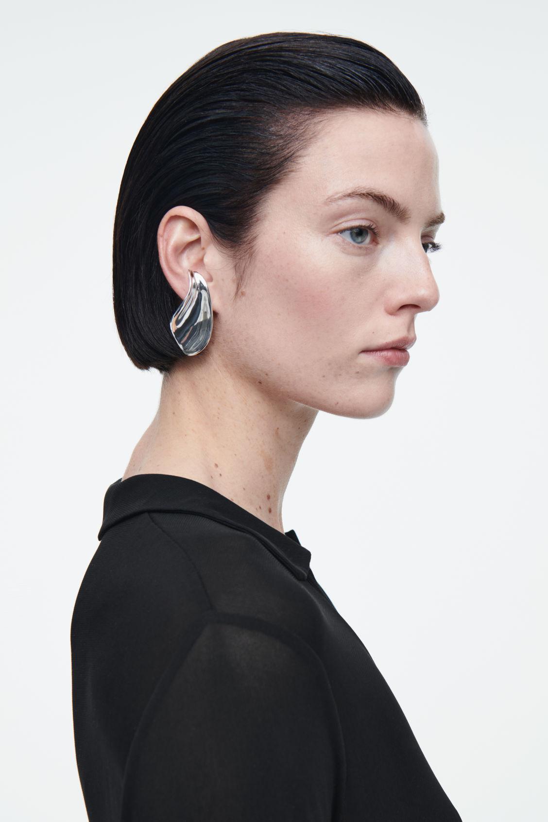 ORGANIC-SHAPED MISMATCHED EARRINGS Product Image