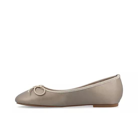 Journee Collection Womens Vika Flat Product Image