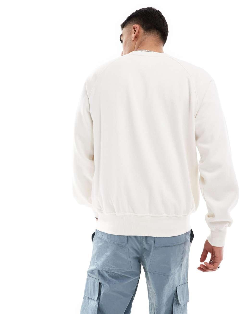 The North Face Evolution crew neck sweatshirt in white dune Product Image