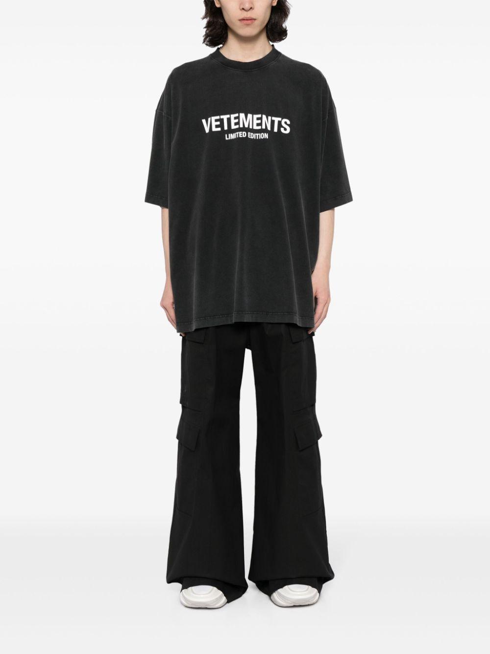 VETEMENTS Logo-print Cotton T-shirt In Black Product Image