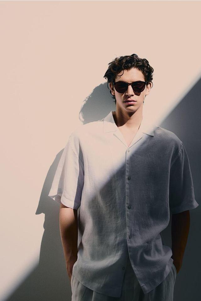 Relaxed Fit Linen Resort Shirt Product Image