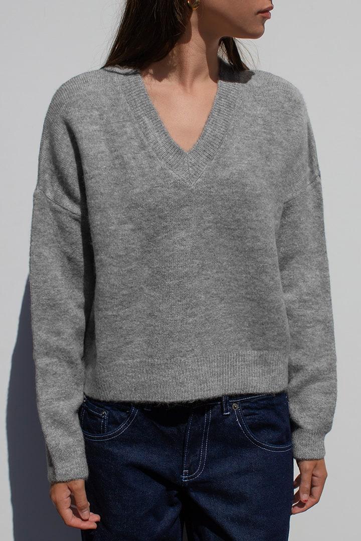 V neckline sweater Product Image