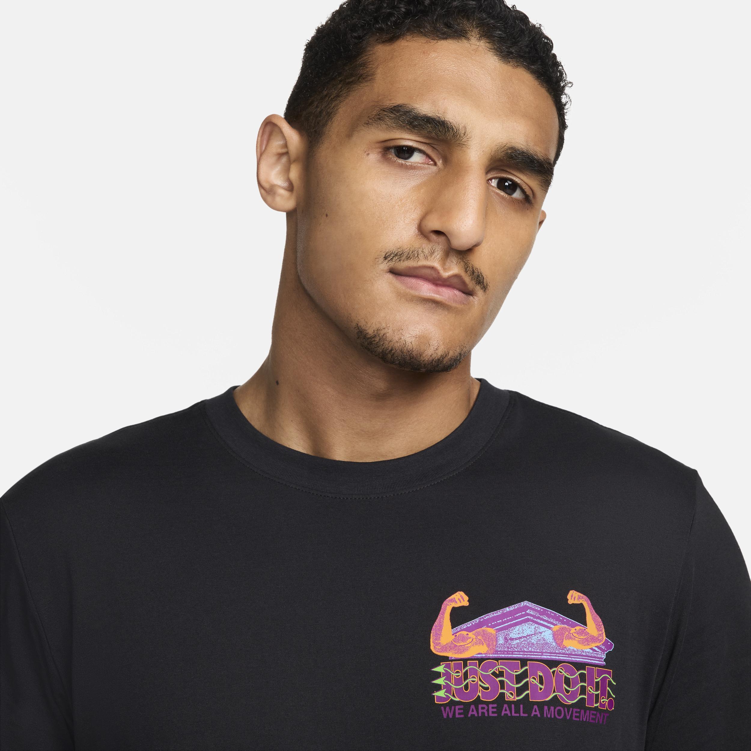 Nike Men's Dri-FIT Fitness T-Shirt Product Image