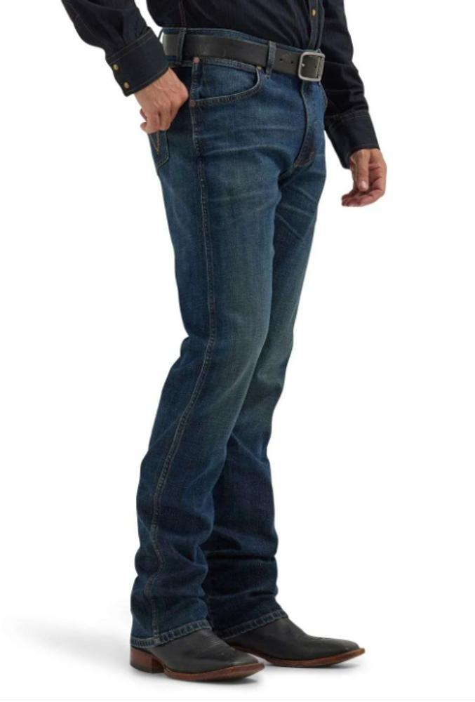 Wrangler Retro® Men's Hector Slim Boot Cut Jeans Product Image