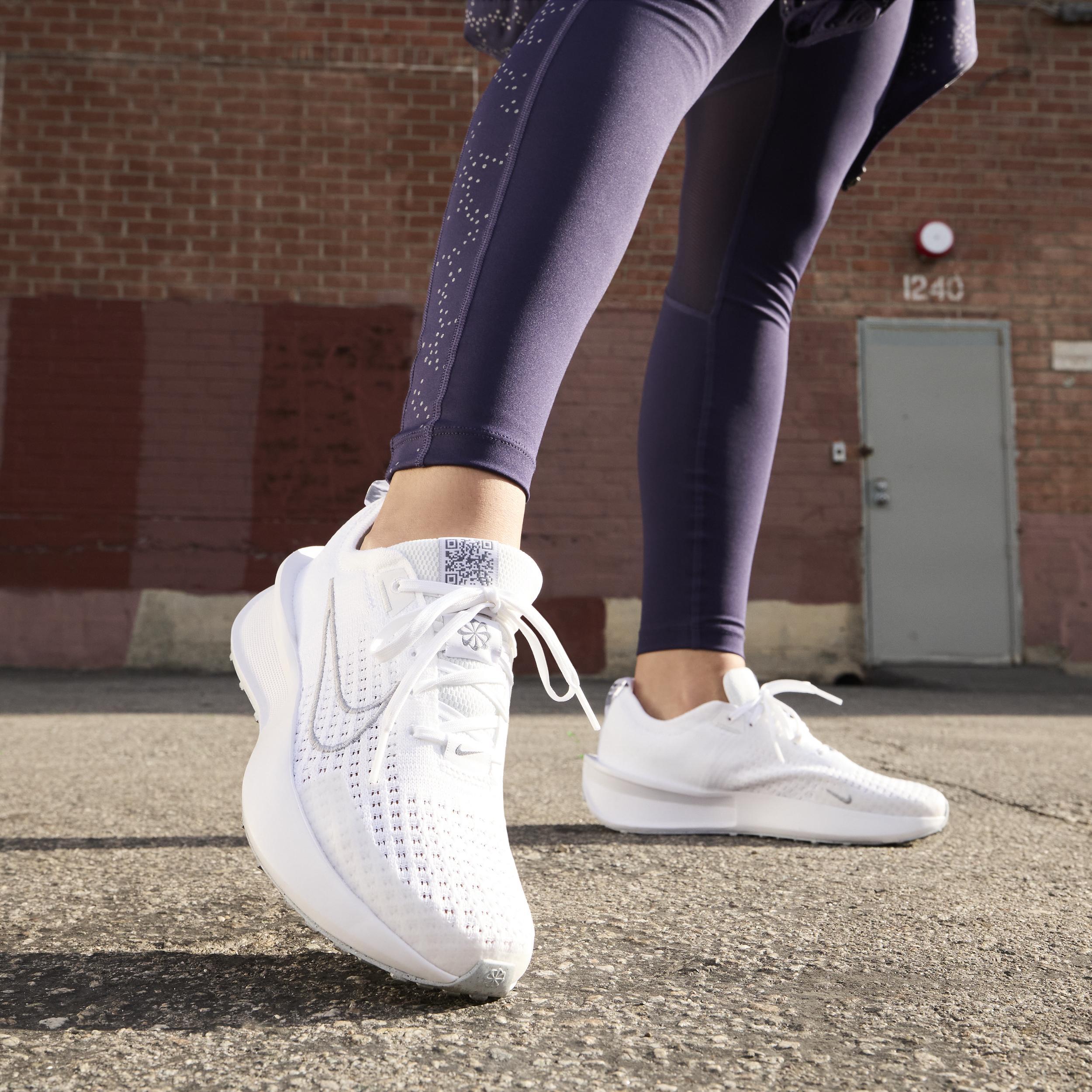 Nike Women's Interact Run Road Running Shoes Product Image