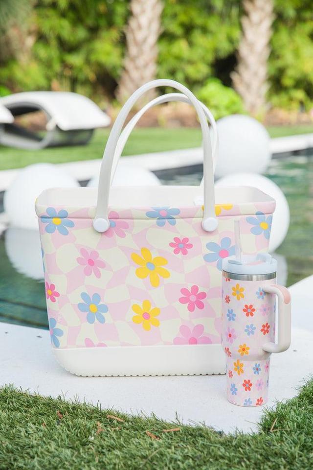 Summer Checkered Daisy Rubber Beach Tote Bag Product Image