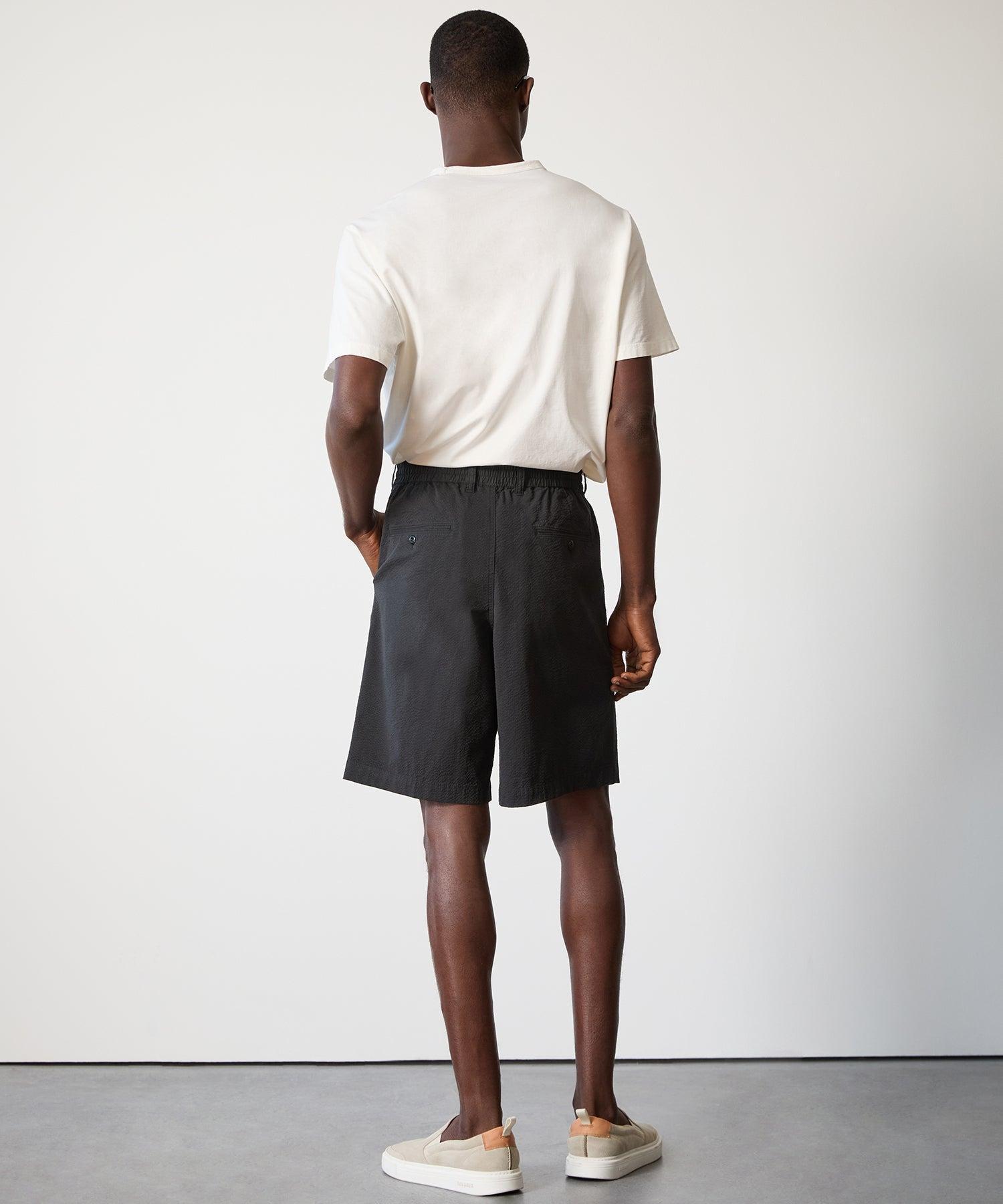 10" Relaxed Seersucker Bermuda Short in Black Product Image