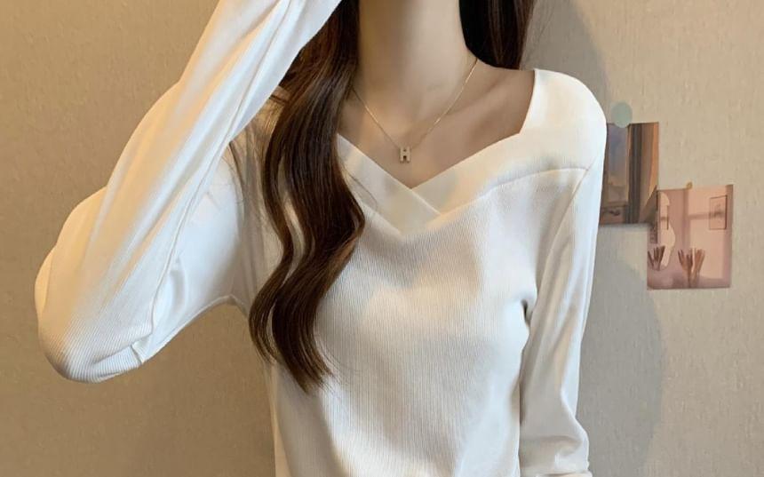 Long-Sleeve V-Neck Plain T-Shirt Product Image