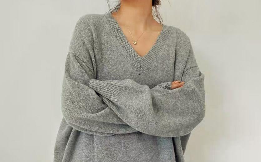 Long-Sleeve V-Neck Plain Sweater Product Image