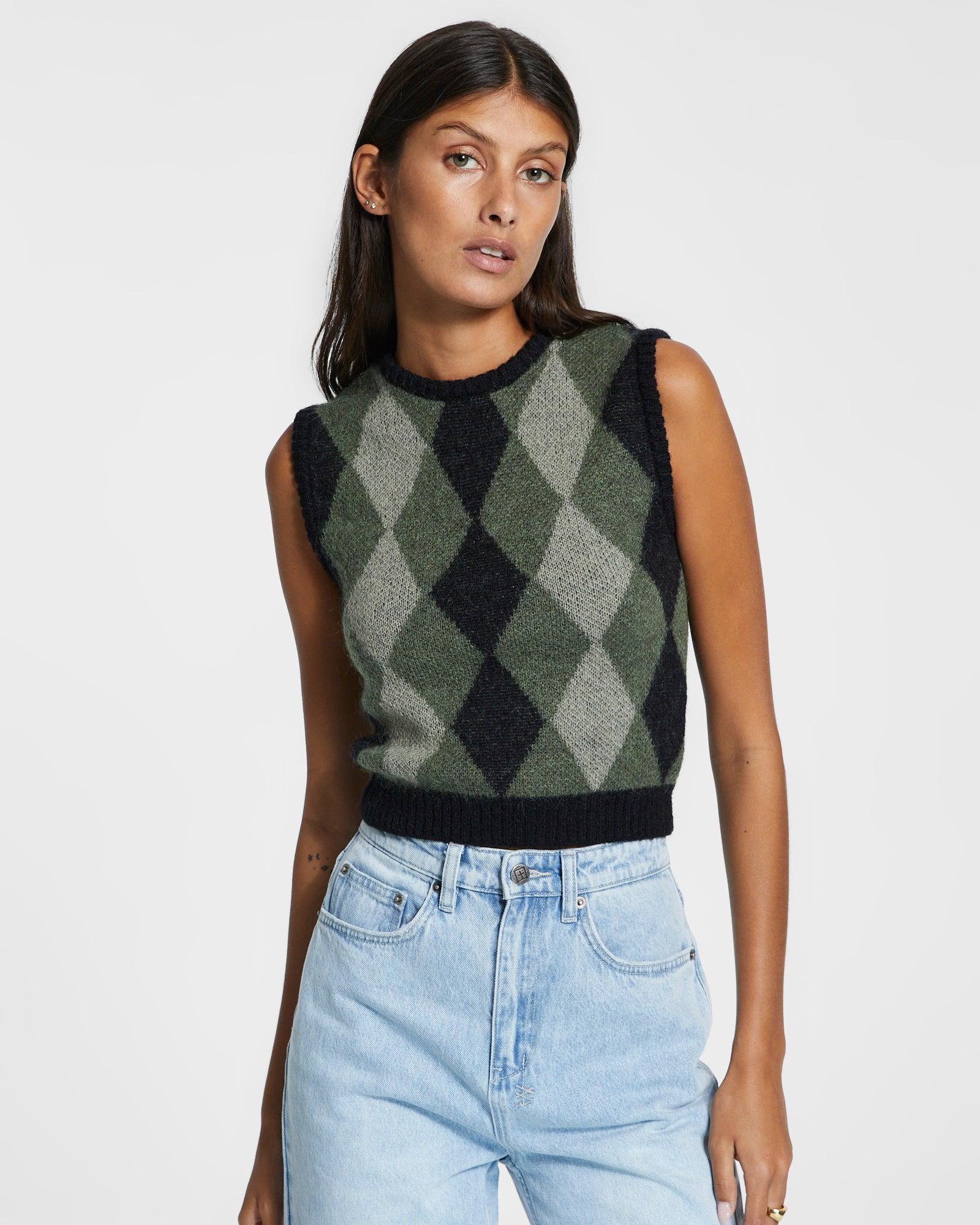 FRESHMAN SHRUNKEN VEST GREEN Female Product Image