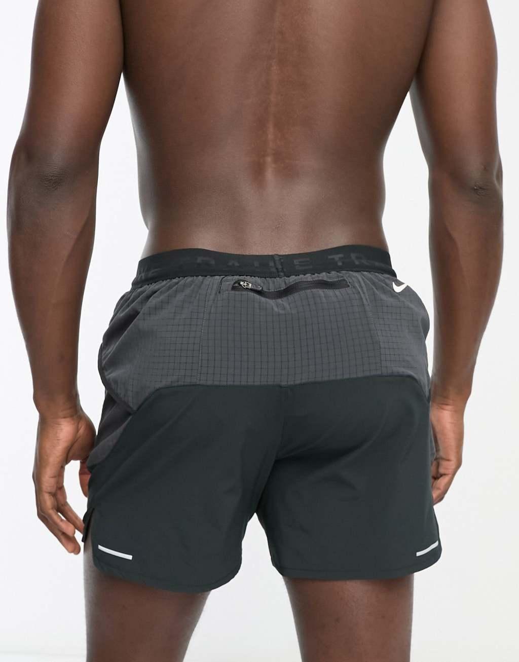 Nike Running Trail graphic 5-inch shorts in black Product Image