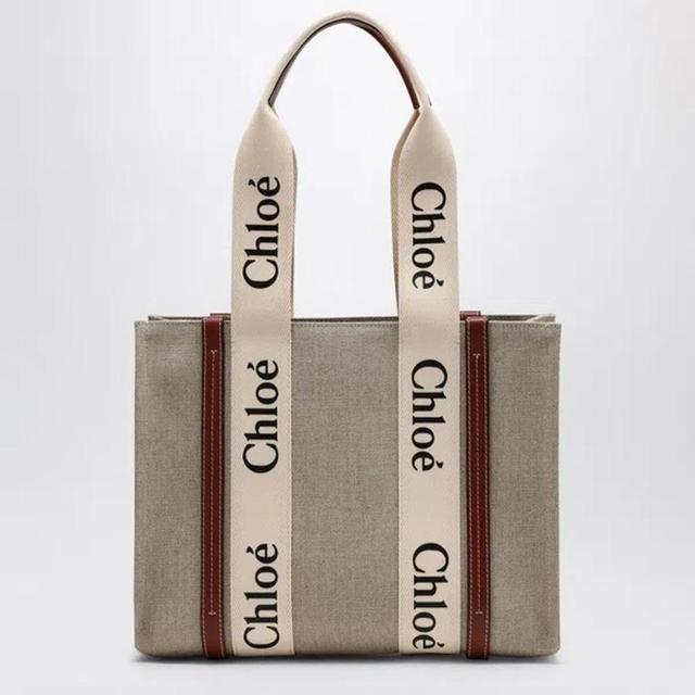 Woody Medium Bag In Beige In White Product Image