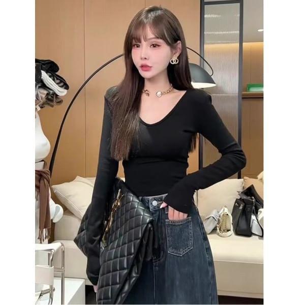 Long Sleeve Scoop Neck Plain Crop Top Product Image