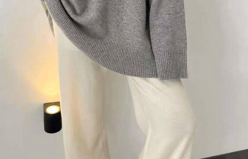 Long-Sleeve V-Neck Plain Sweater Product Image