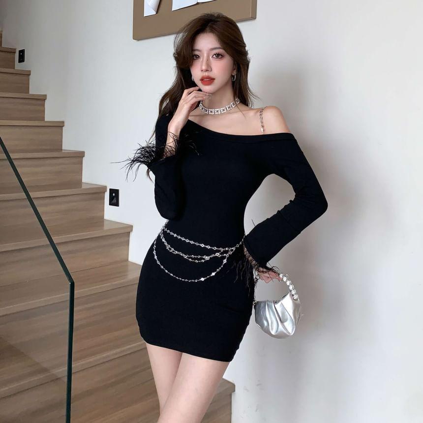 Long-Sleeve Cold Shoulder Plain Chained Bodycon Mini Dress Product Image