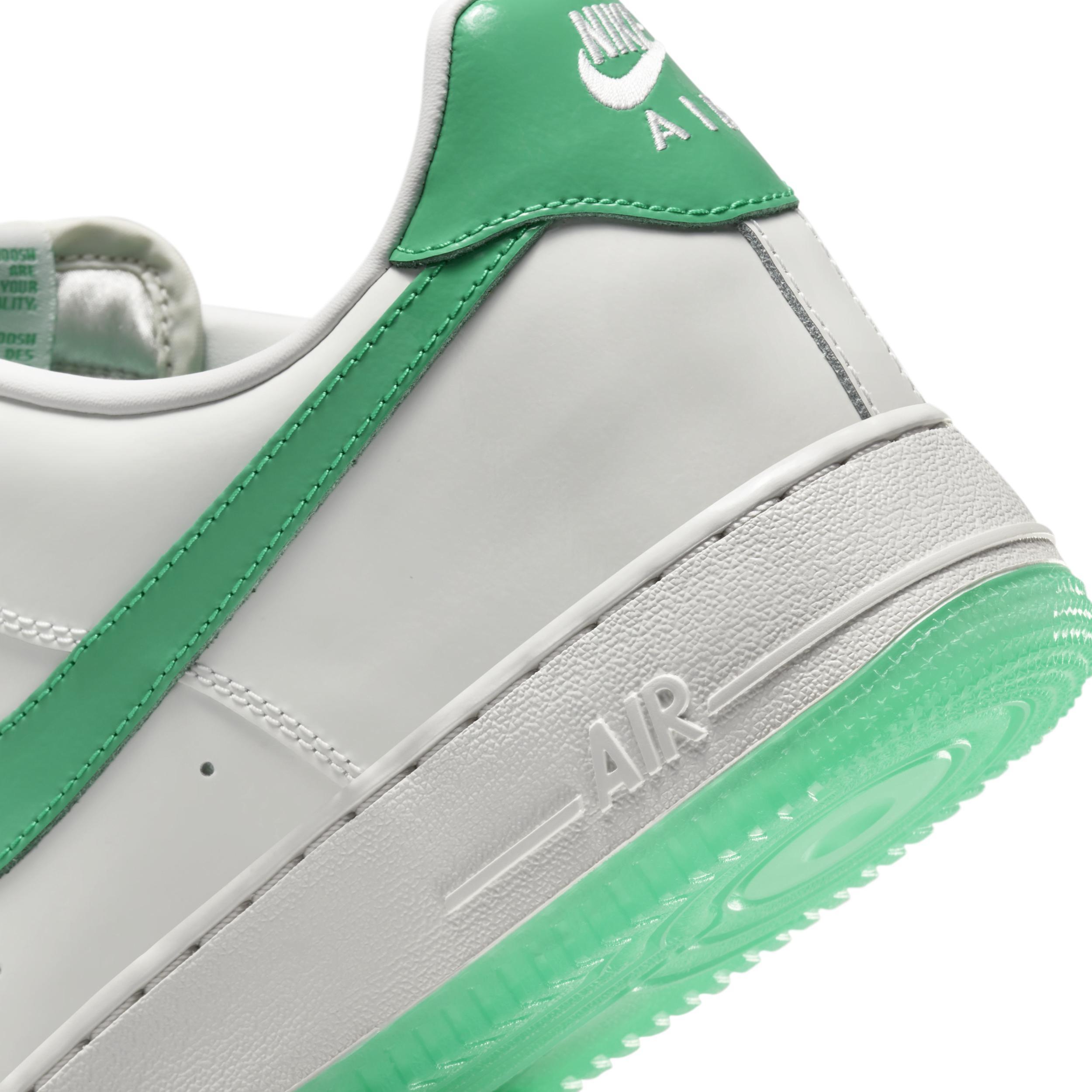 Nike Men's Air Force 1 '07 Premium Shoes Product Image