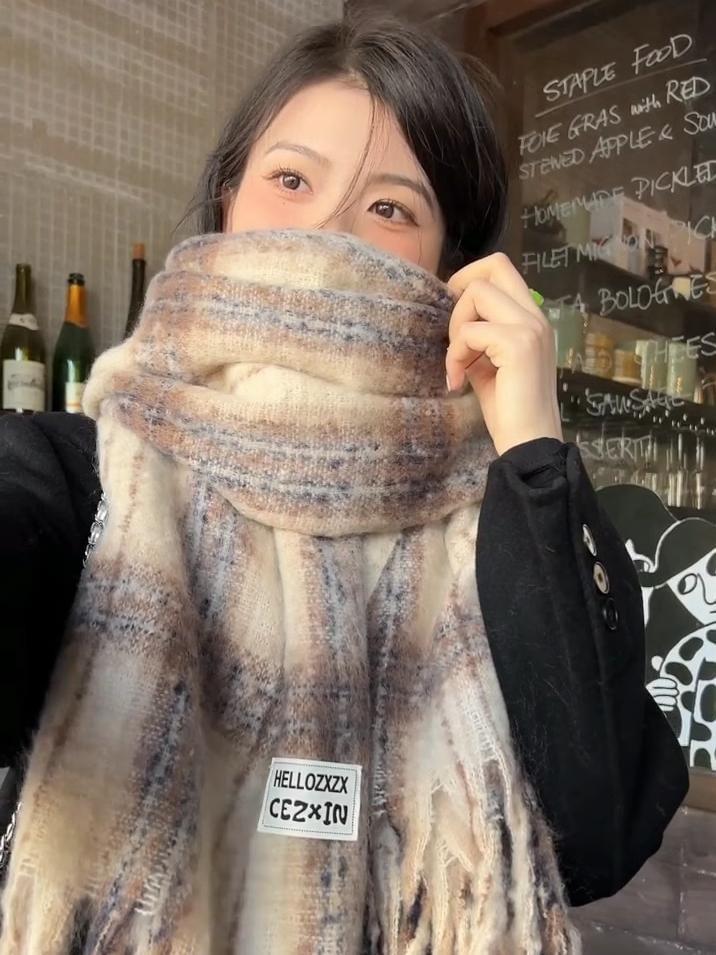 Plaid Tasseled Scarf Product Image