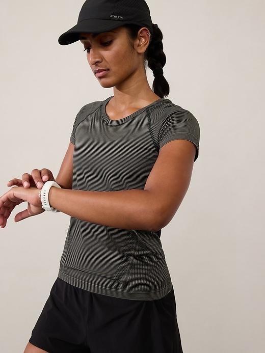 Momentum Stripe Seamless Tee Product Image