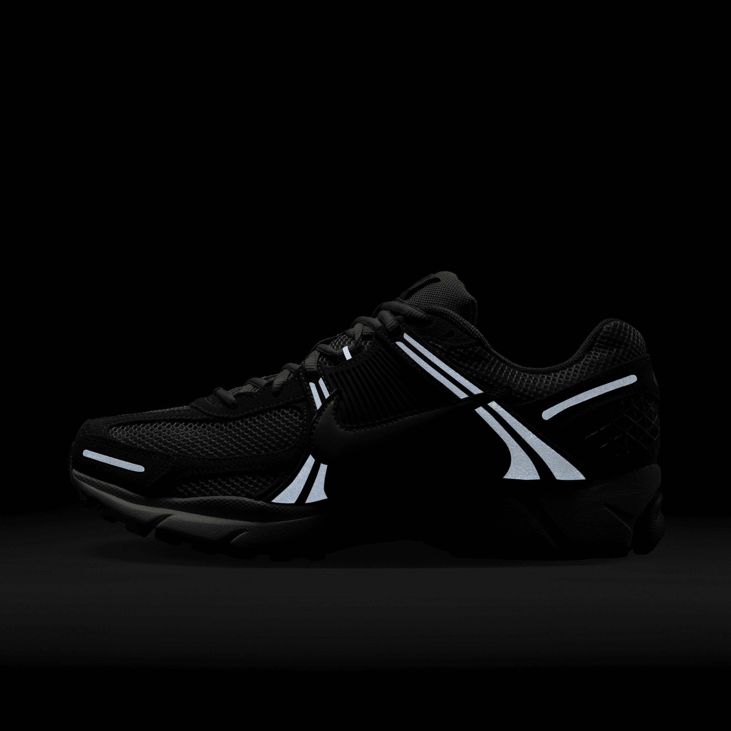 Nike Men's Zoom Vomero 5 Shoes Product Image