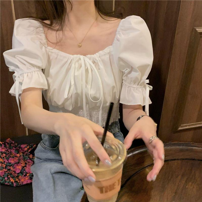 Short-Sleeve Cropped Blouse Product Image