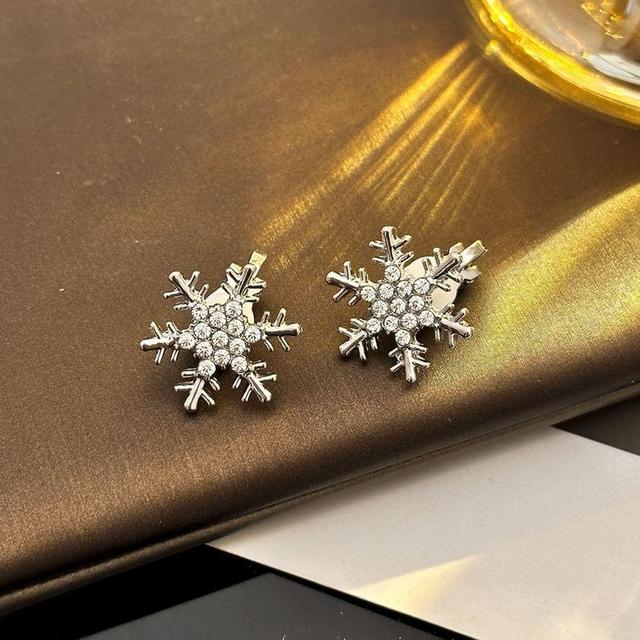 Snowflake Rhinestone Alloy Ear Cuff Product Image