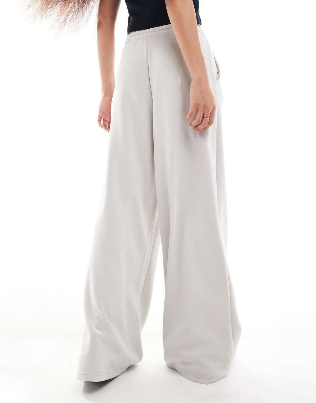 Stradivarius Petite soft touch wide leg sweatpants in light gray Product Image