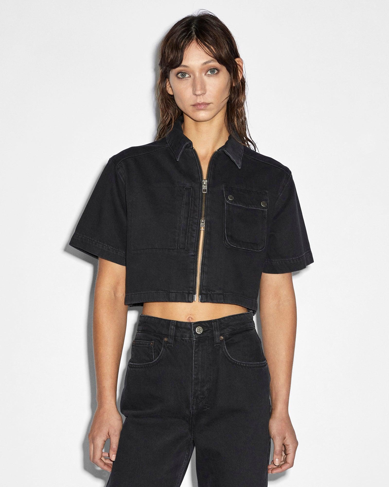 BOXY CROP SS SHIRT BLACK Female Product Image