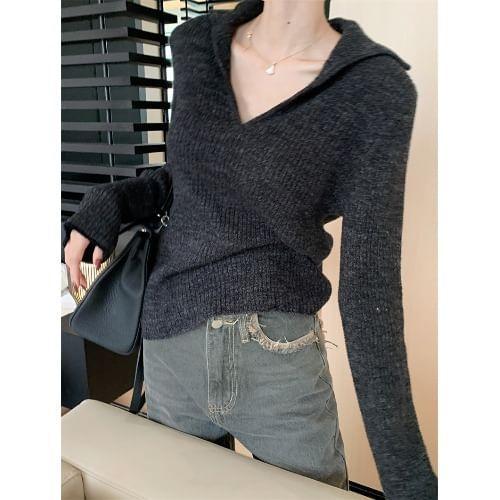 Long-Sleeve V-Neck Collared Melange Contrast Trim Knit Top Product Image