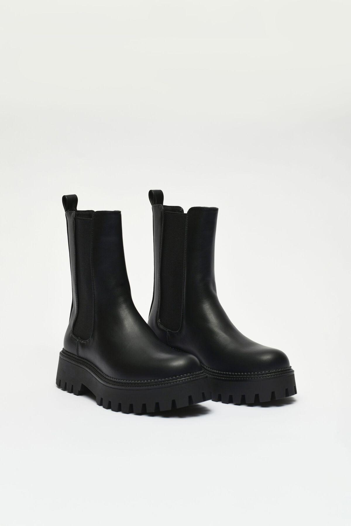 STEVE MADDEN Briona Lug Sole Chelsea Boot Product Image