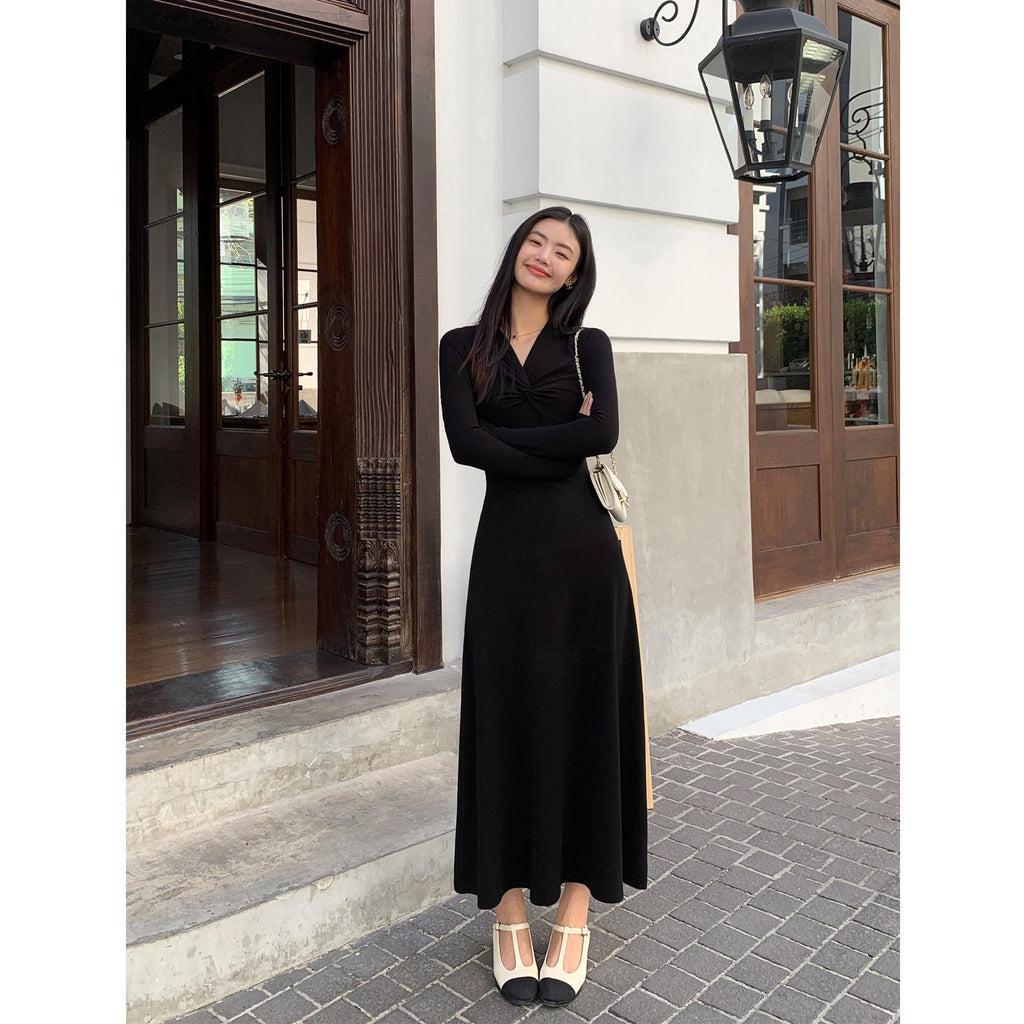 RTK (W) No. 1846 BLACK KNIT V-NECK LONG DRESS product image