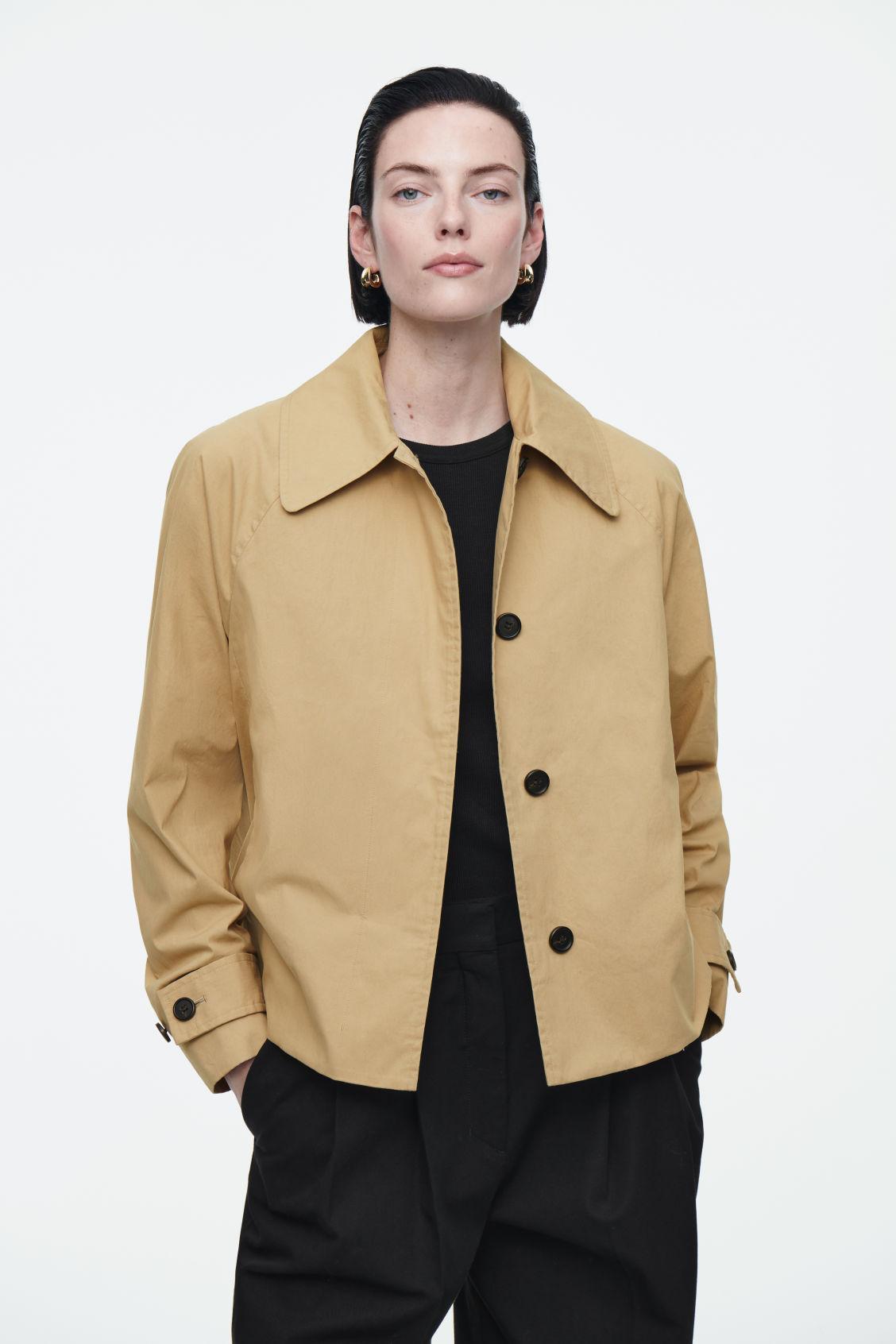 DETACHABLE-HOOD SHORT TRENCH COAT Product Image