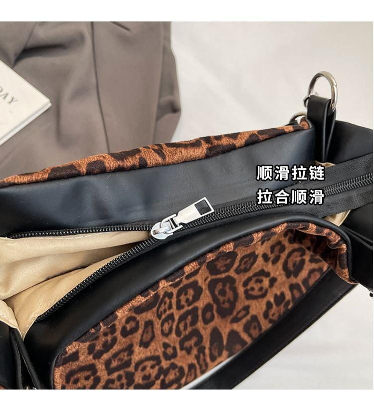 Leopard Print Chain Strap Tote Bag Product Image