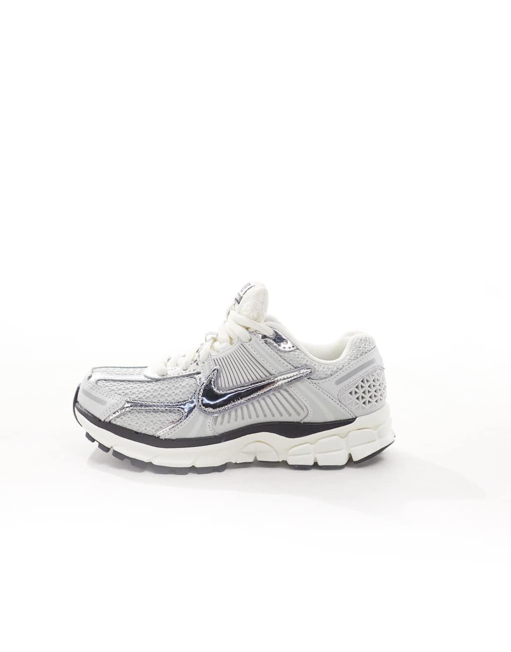 Nike Zoom Vomero 5 sneakers in gray and silver Product Image