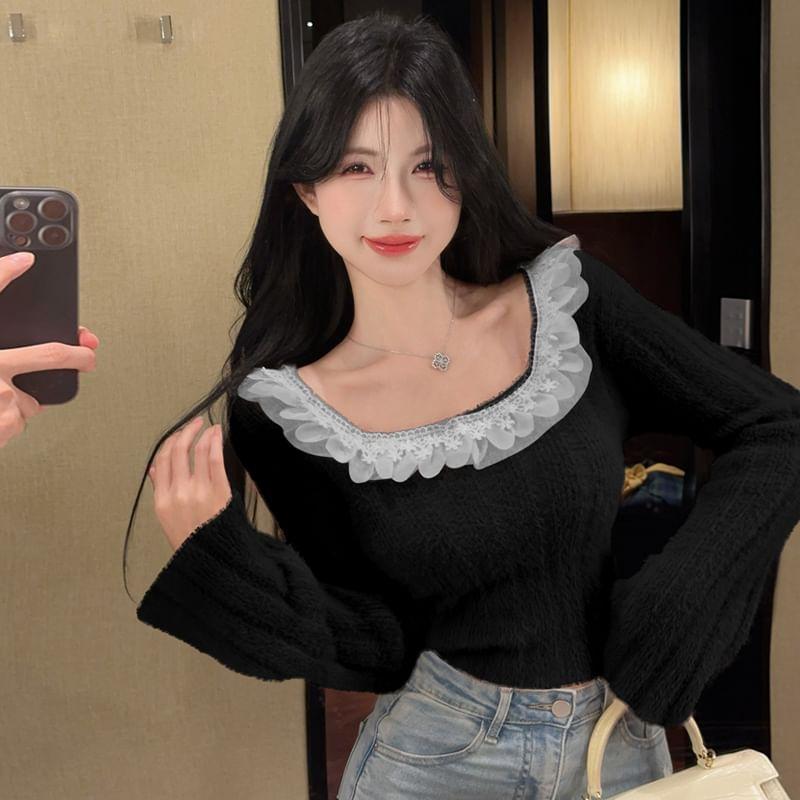 Long Sleeve Scoop Neck Plain Lace Trim Crop Top Product Image