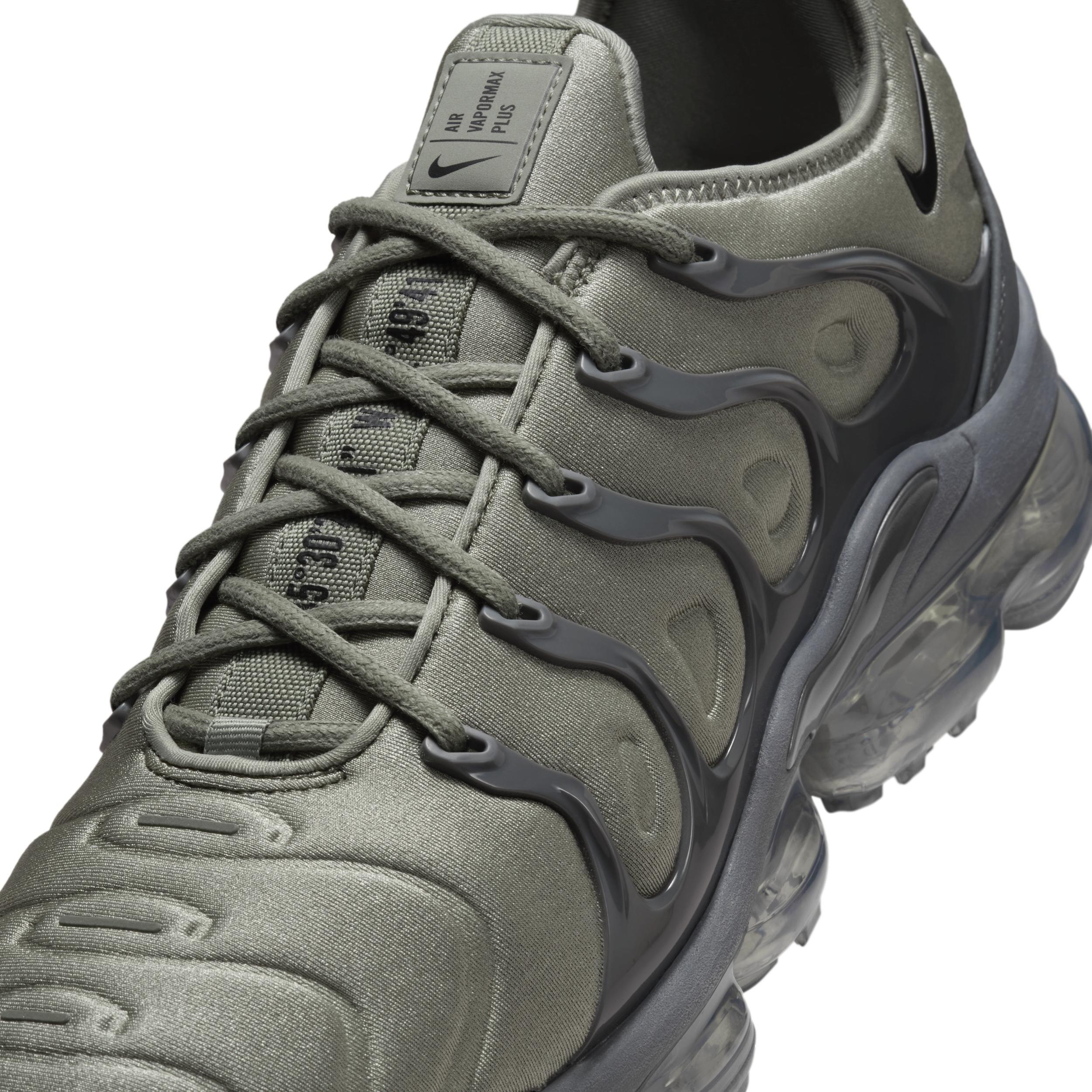 Nike Men's Air VaporMax Plus Shoes Product Image