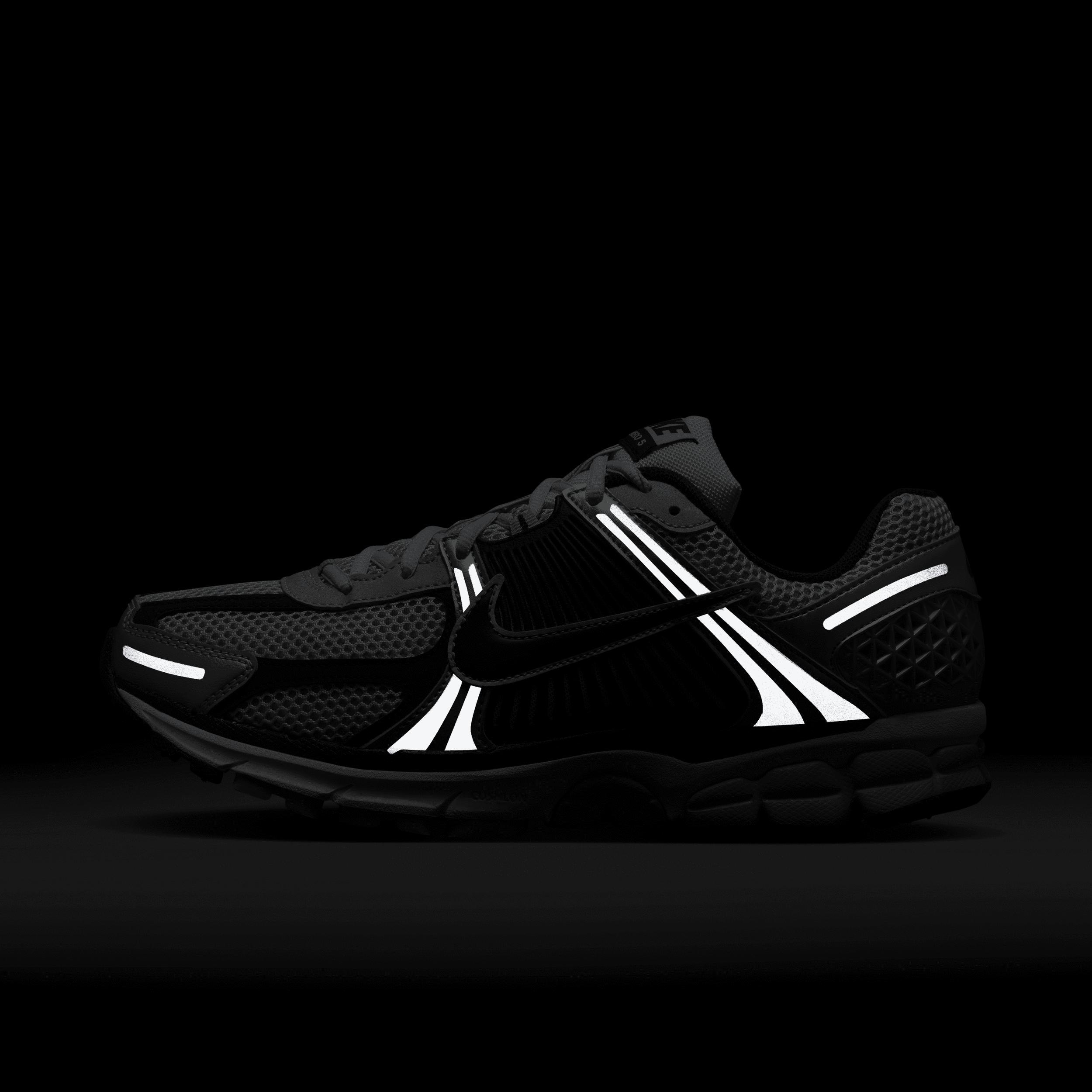 Nike Men's Zoom Vomero 5 Shoes Product Image