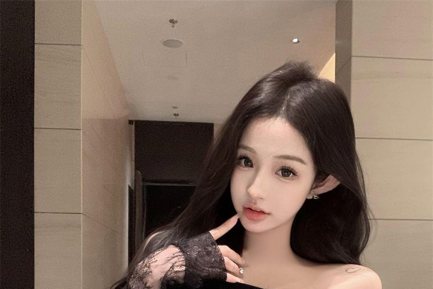 Long-Sleeve Off-Shoulder Velvet Panel Lace Slim Fit Crop Top Product Image