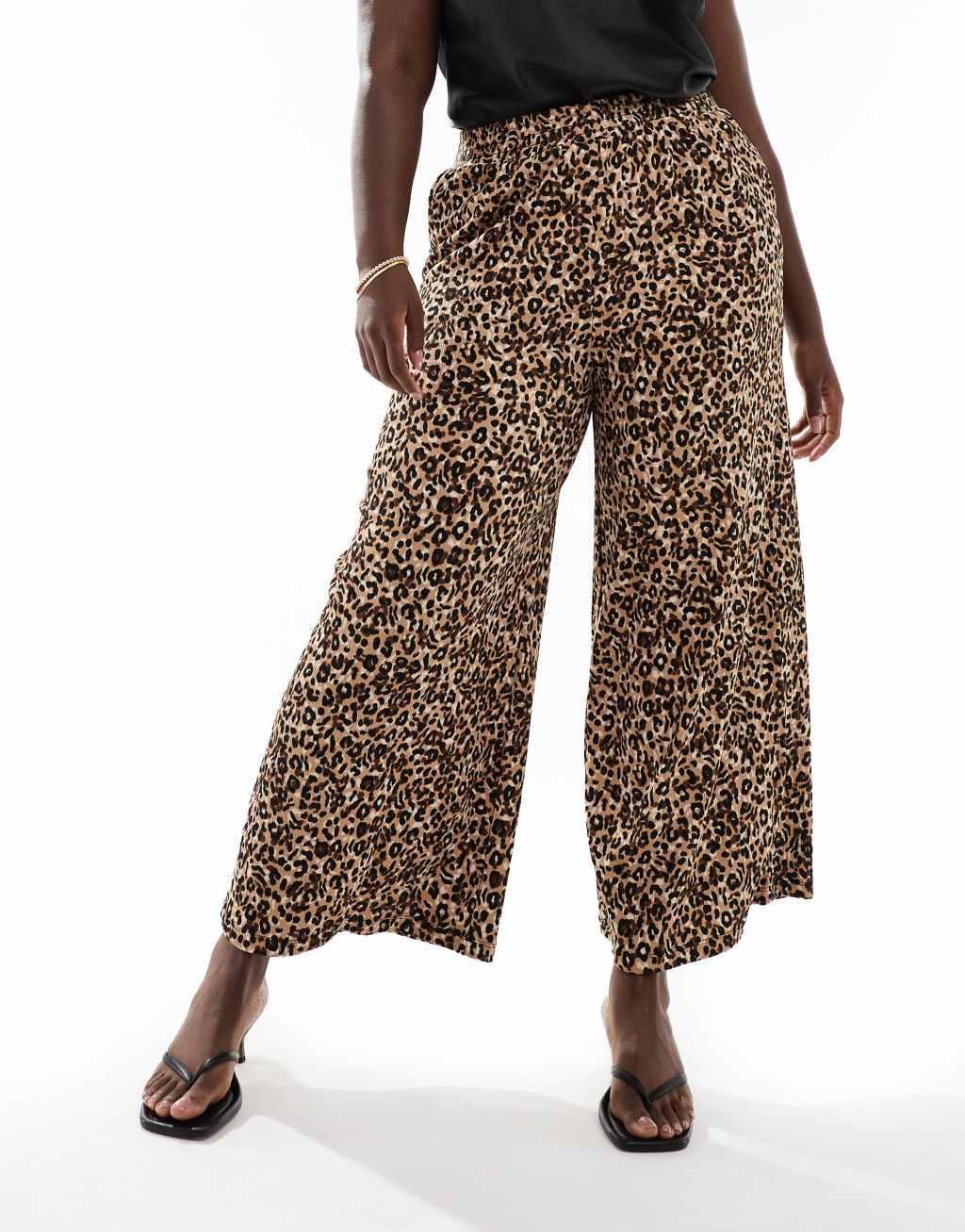 Yours wide leg pull on pants in leopard print Product Image