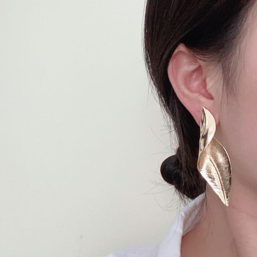 Leaf Drop Earring Product Image