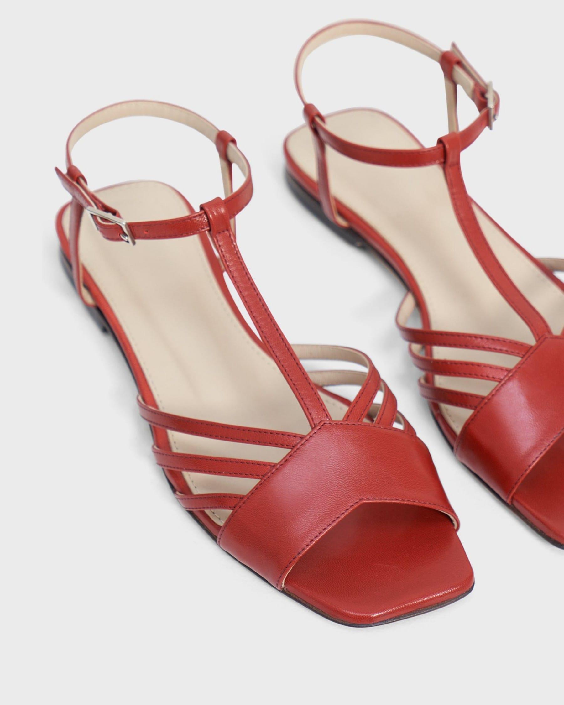 V Strap Sandal in Leather Product Image