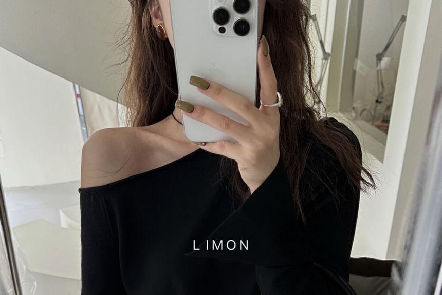 Long-Sleeve Off-Shoulder Plain Buttoned Slit Knit Top Product Image